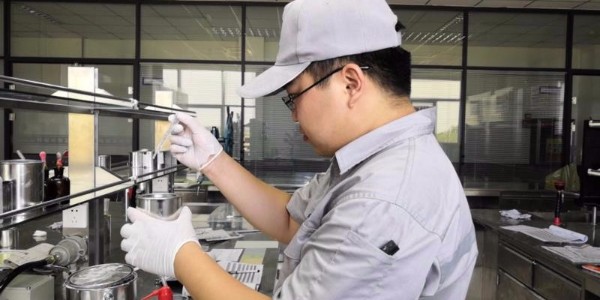 歐格曼涂料不甘于平凡，投入心血要做出耐堿防腐蝕涂料